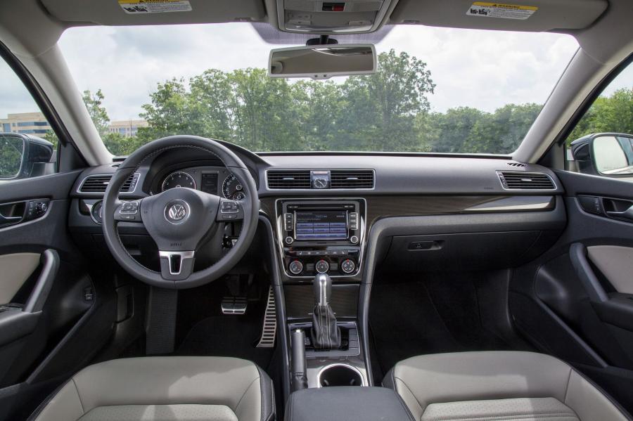  Volkswagen Passat Sport 2014 года  (фото 7 из 13)